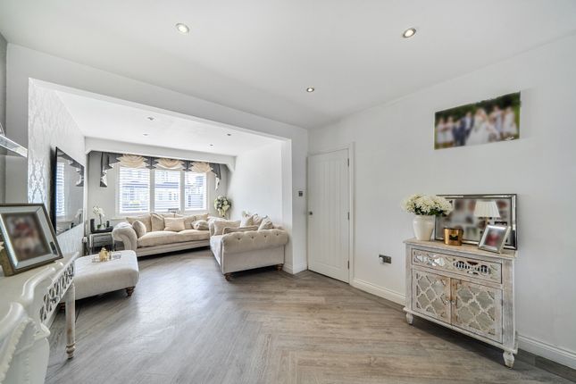 17, Curran Avenue, Wallington photo 4