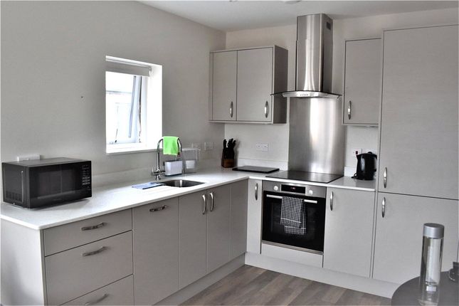 Flat 8 Hawkes House,, Steel Close, Newbury photo 4
