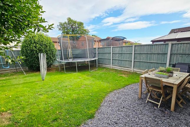9, Quantock Close, Hereford photo 2