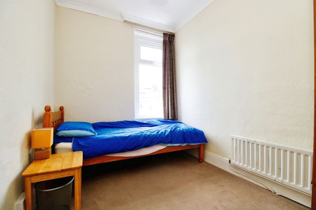 Town house for sale in Kingsland Crescent, Barry
