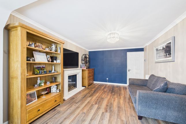 38, Moffat Close, Hull photo 4