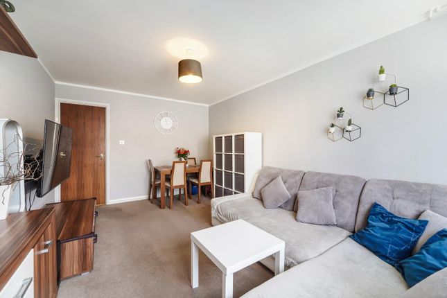 24, Whitegate Way, Tadworth photo 4