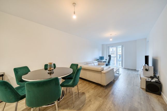 Flat 203, Dillon House, 5, Bowen Drive, London photo 3