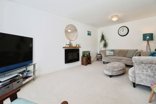 38, Slade Baker Way, Gloucestershire photo 4