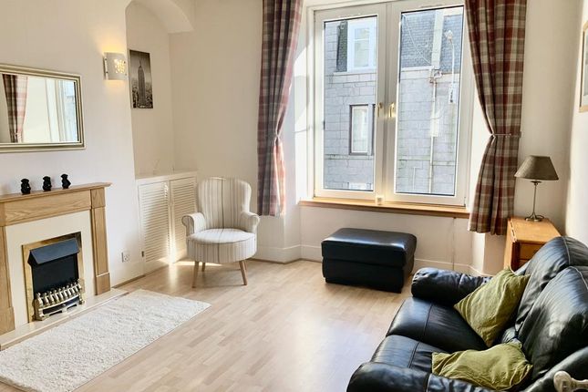 Thumbnail Flat to rent in Wallfield Crescent, First Floor