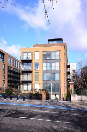 Flat to rent in Gatliff Road, Chelsea, London