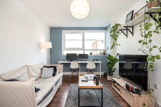 Flat 2, 284, Richmond Road, London photo 2
