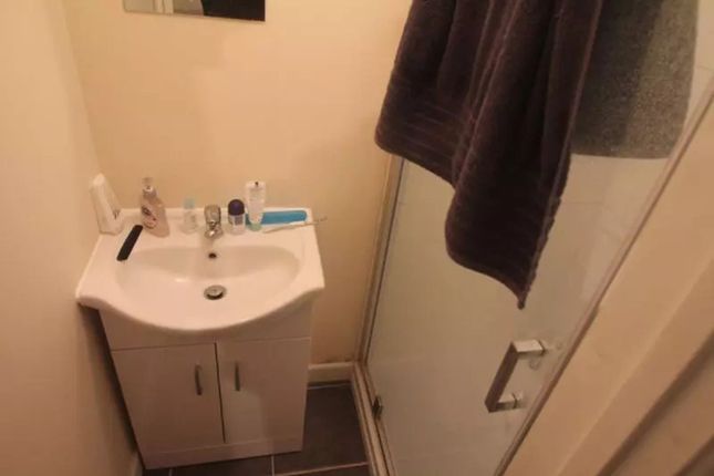 7 Abbotts Close, Uxbridge photo 4