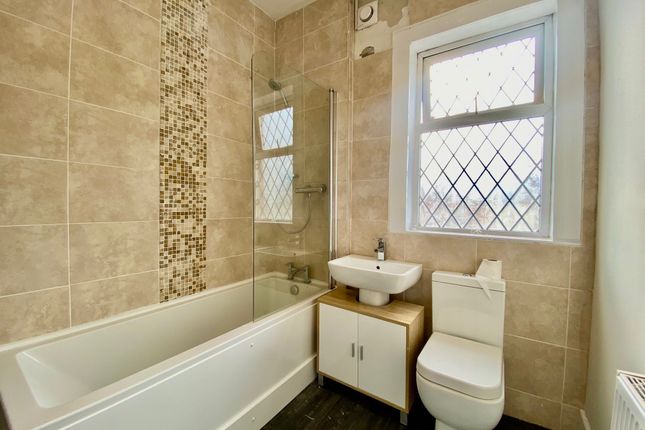 27, Chorley photo 5