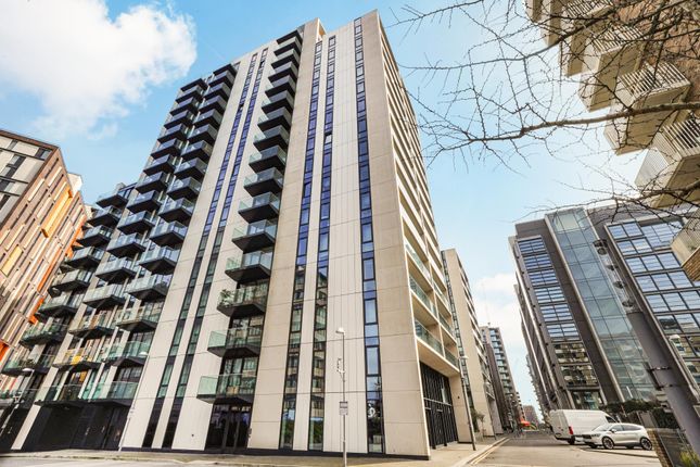 Flat to rent in Exhibition Way, Wembley