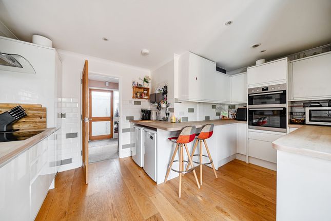 24 Winston Close, Bognor Regis photo 4