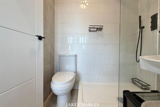 Studio 3, 121, Wandsworth High Street, London photo 5