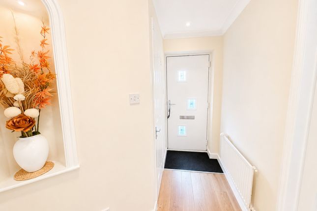 16, Lavender Way, Bradley Stoke photo 3