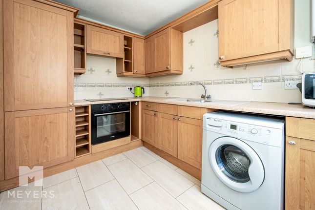 Flat Flat 1, 6a, Market Place, Ringwood photo 4