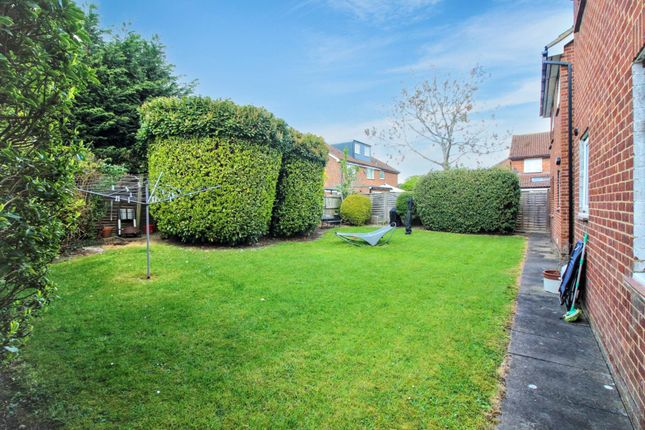13, Poplar Road, Aylesbury photo 4
