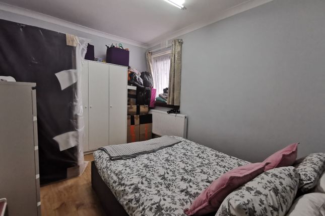 87, Headstone Gardens, Harrow photo 2
