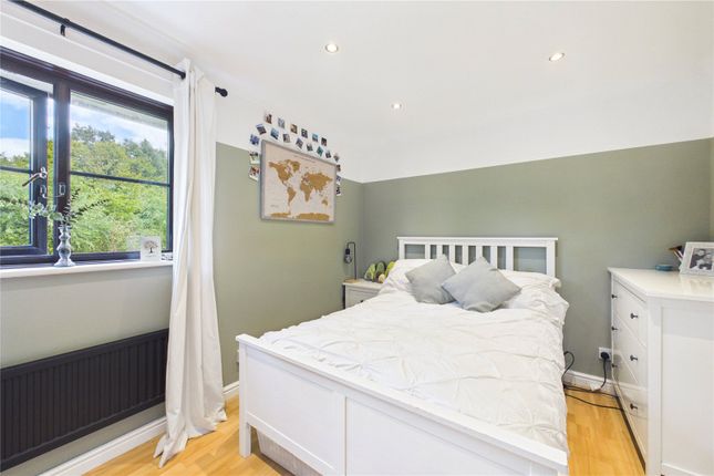 9, Alderfield Close, Reading photo 4
