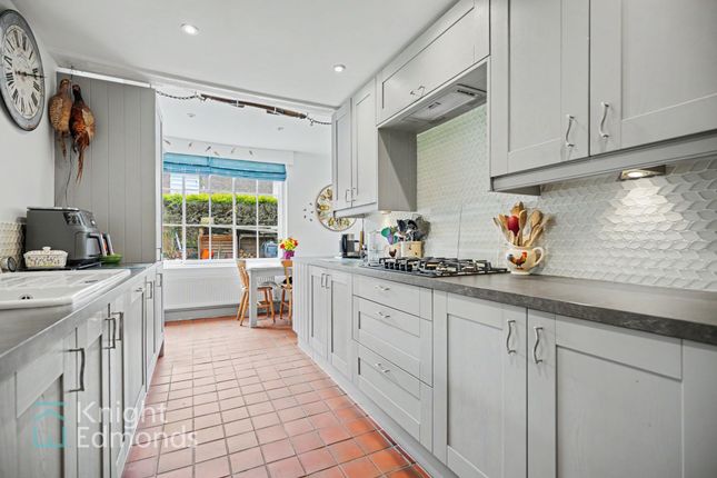 107 Heath Road, Maidstone photo 2