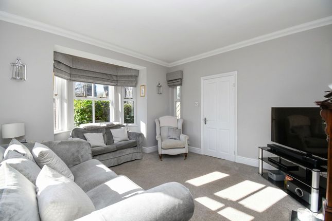 2 Broad Oak Park, Manchester photo 4