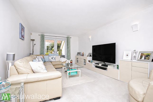202, Plomer Avenue, Hoddesdon photo 2