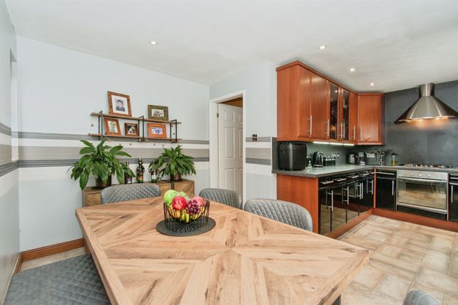 49, Carr Beck Drive, CASTLEFORD photo 4