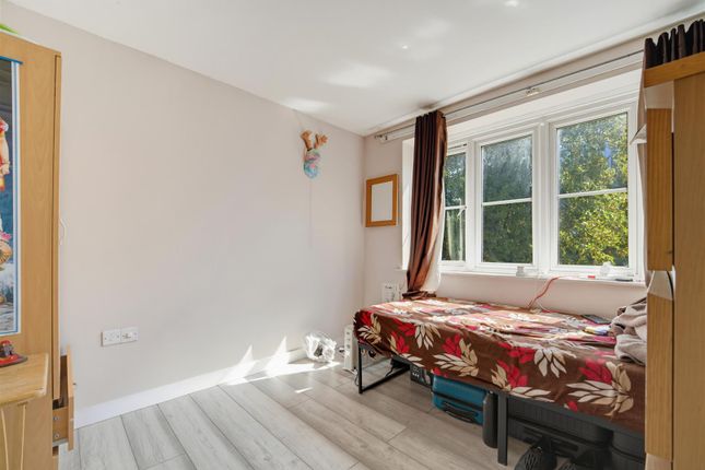 Flat 18, Centrika, Bath Road, Slough photo 4