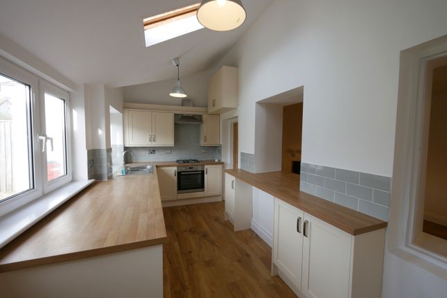 End terrace house to rent in Main Street, Clanfield, Bampton