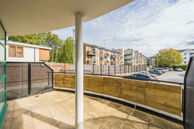 Flat 2, Rivers House, Aitman Drive, Brentford photo 4