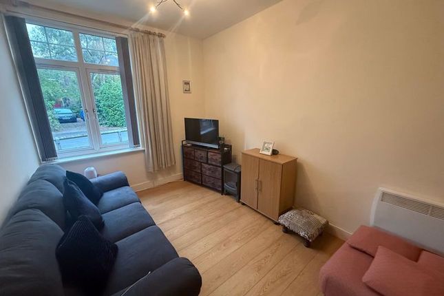 Flat 6,, Briarfield Gardens, Huddersfield photo 3