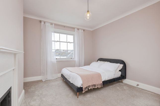 Flat 4, 3, Mount Sion, Kent photo 2