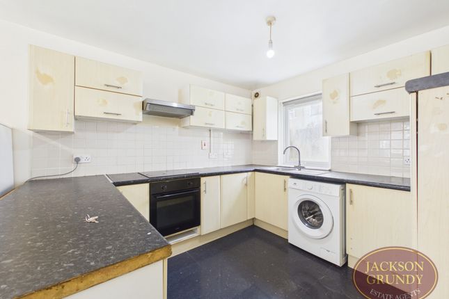 32, Spenfield Court, Northampton photo 3