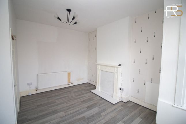 Flat for sale in Chingford Mount Road, Chingford
