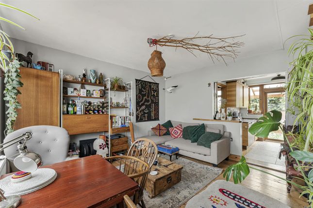 15, Williams Avenue, London photo 2