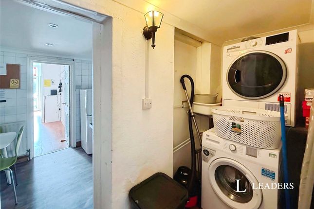 Room 5, 40, Henville Road, 40 Henville Road photo 5