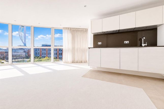 Flat 23, No. 1 Building, Gunwharf Quays, Portsmouth photo 4