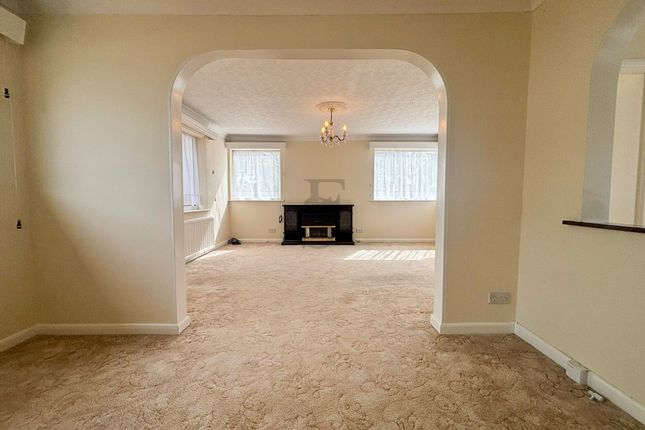 1 Maytree Drive, Leicester photo 4