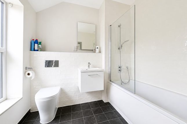 Flat 3, 44 Market Place, Brackley photo 3