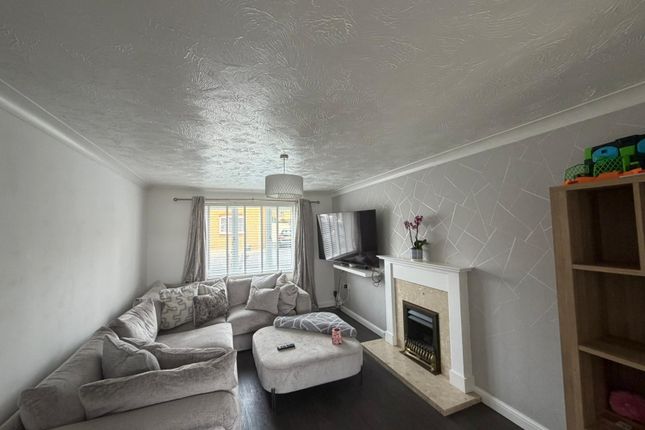 32, Houghton Avenue, Peterborough photo 3