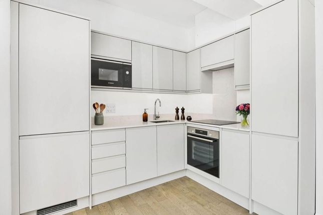 1, Beverston Mews, London photo 3