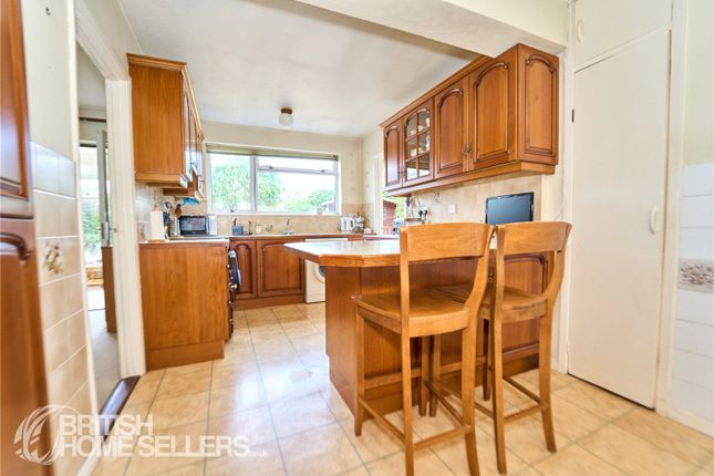 Grovesbury,, Hawthorn Way, Buckinghamshire photo 4