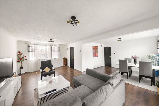 5, Sovereign Close, Ruislip photo 3