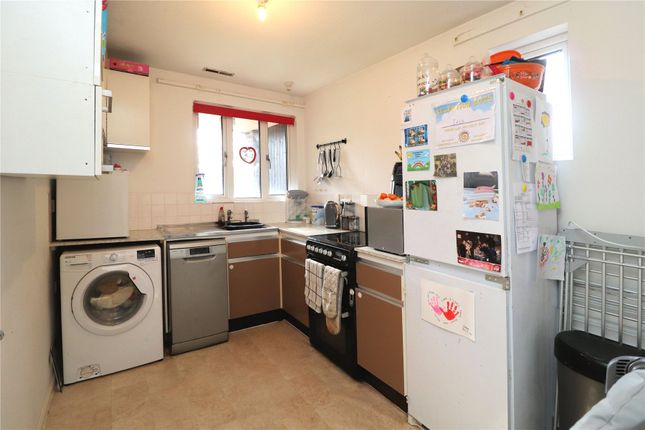 67, Fenwick Close, Surrey photo 4