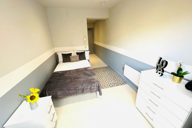 Room to rent in Conway Gardens, Mitcham