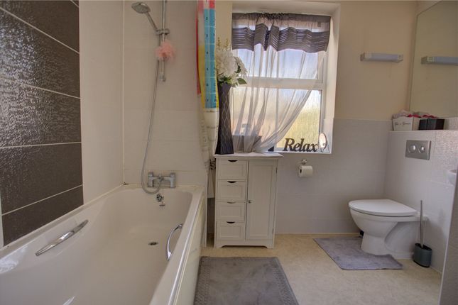 32, Bartletts Elm, Langport photo 3