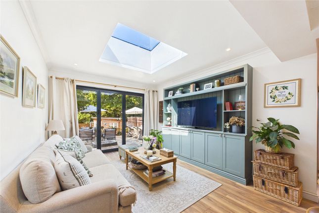 19, Saddleback Road, Surrey photo 4