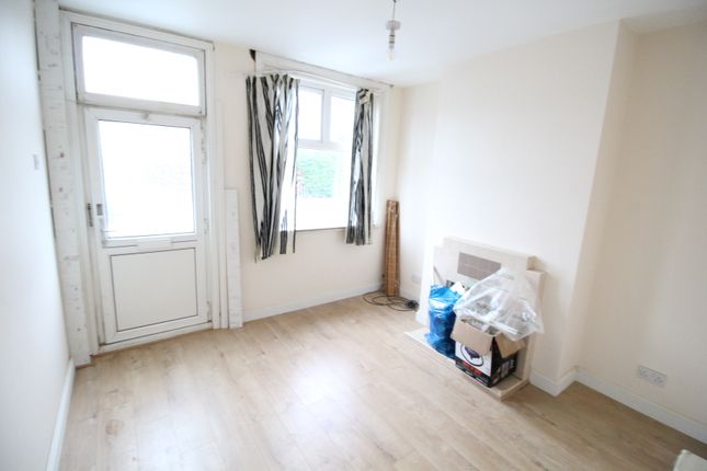Thumbnail Terraced house to rent in North Street, Luton