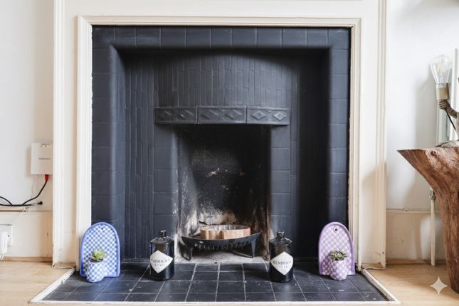 34b, Dagnall Park, London photo 4