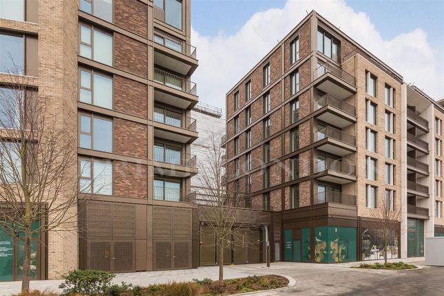 Flat for sale in Valentine House, Kings Road Park, Fulham