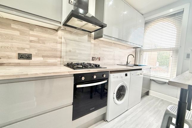 Flat 2, 18, Elgin Road, East Croydon photo 2