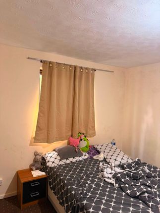 82 Pittman Gardens, Ilford photo 5